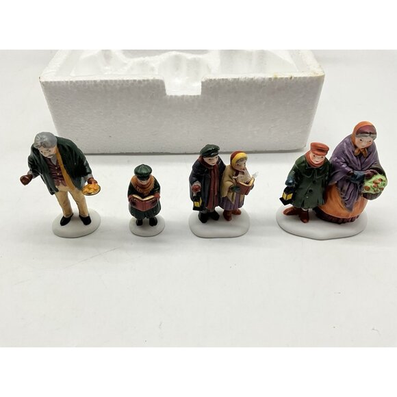Dept 56 Heritage Village #5570-0 Carolers On The Doorstep Set of 4 Figures - Picture 8 of 8